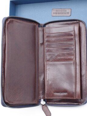 Ladies Wallet NWT Quality Leather and Premium Zipper